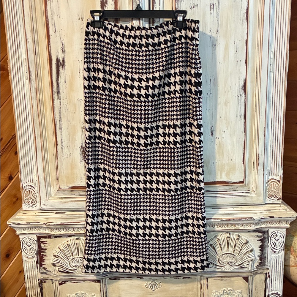Chic Houndstooth Pencil Skirt